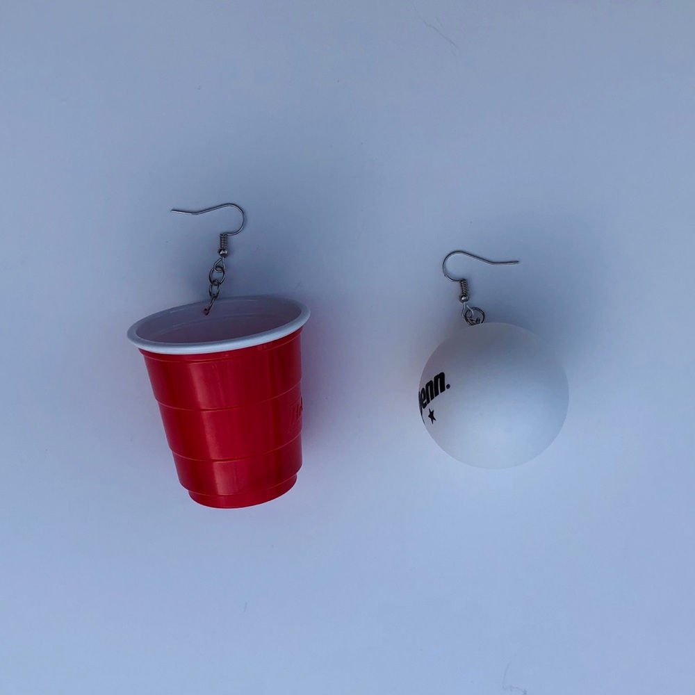 Beer Pong Earrings 🔍